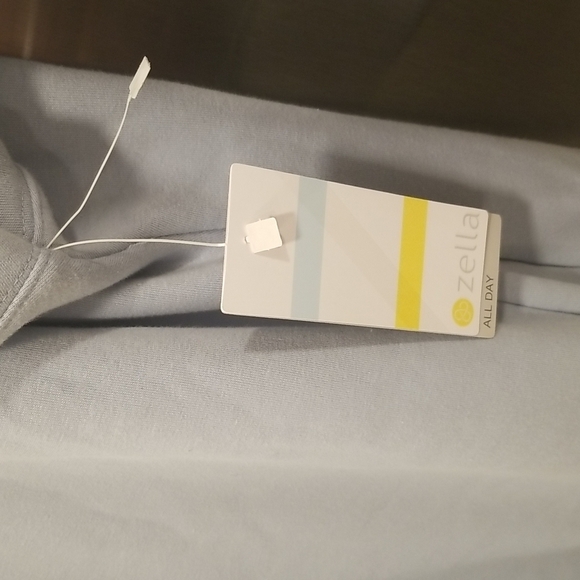 💕ZELLA💕 Coastal Side Split Crewneck Sweatshirt ~ Feather Blue Medium M NWT - Picture 6 of 7